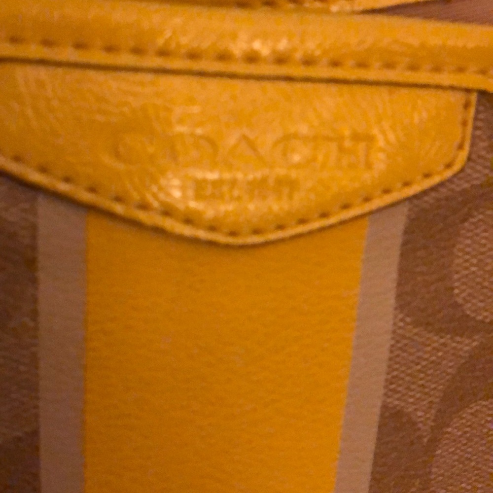 Handbag - Picture 2 of 6